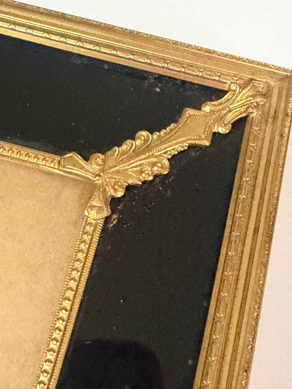 VTG Art Deco Brass Easel Black Gold Ornate Picture Frame 10x12 (8X10”) - Picture 8 of 16